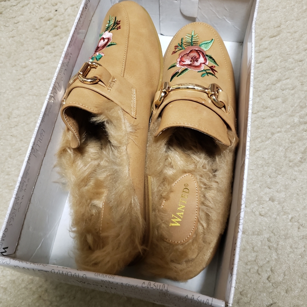 Wanted Roseanne Closed Toe shoes / slippers - Picture 2 of 5